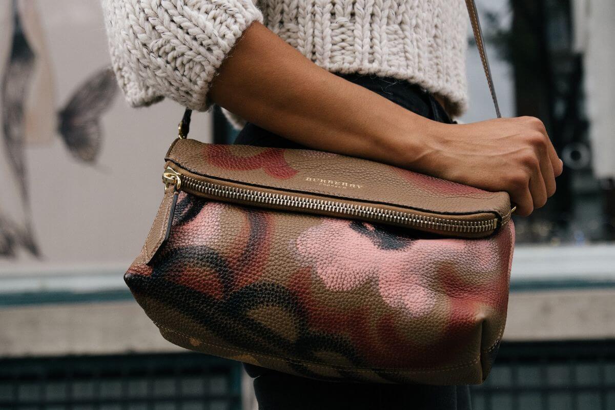 Guide on How to Sell Designer Handbags on eBay
